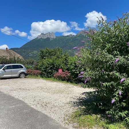 Rare 2 Bedroom With Private Beach On Lake Annecy Doussard Bagian luar foto