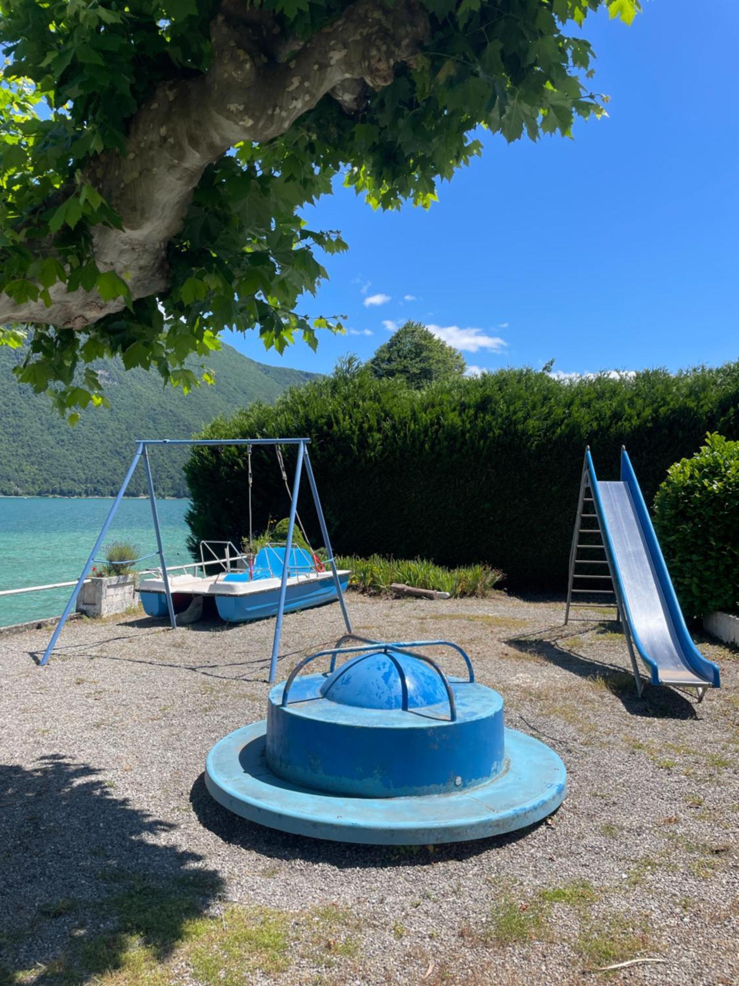 Rare 2 Bedroom With Private Beach On Lake Annecy Doussard Bagian luar foto