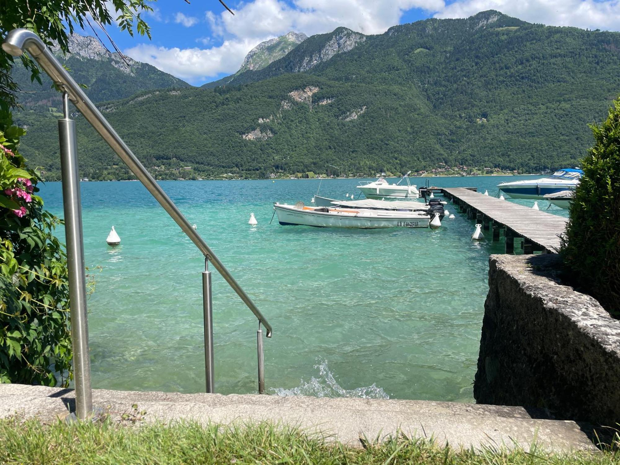 Rare 2 Bedroom With Private Beach On Lake Annecy Doussard Bagian luar foto