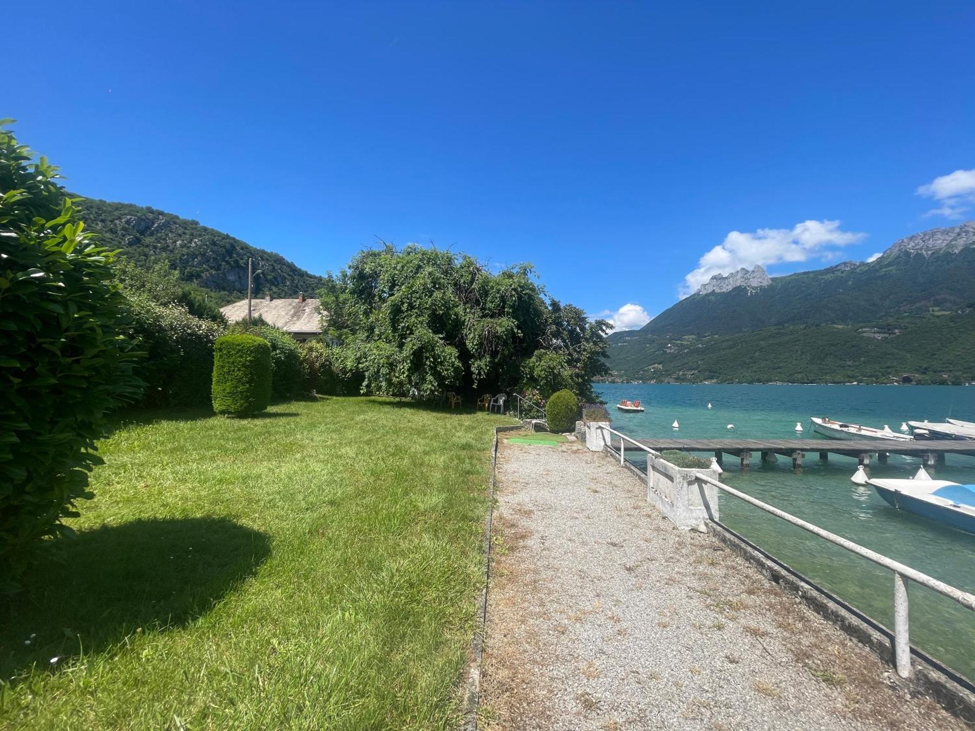 Rare 2 Bedroom With Private Beach On Lake Annecy Doussard Bagian luar foto